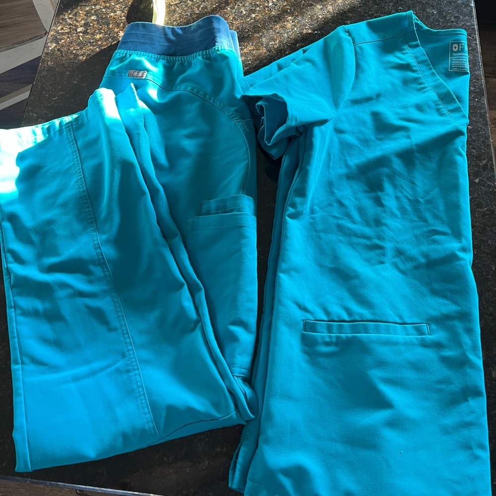 Figs scrub set. Size medium. Like new. Teal.